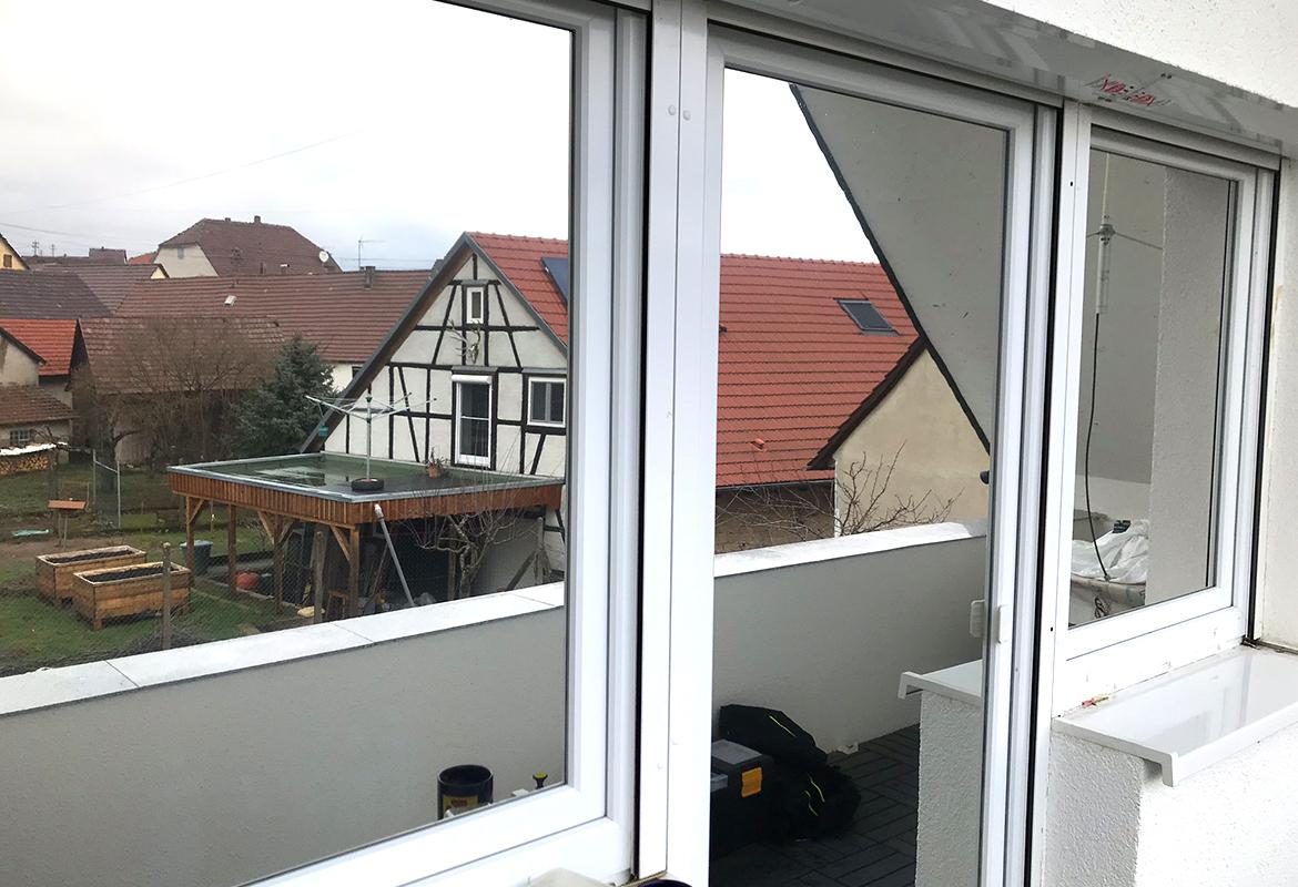 Montierte Sonnenschutzfolie an einer Glasfläche